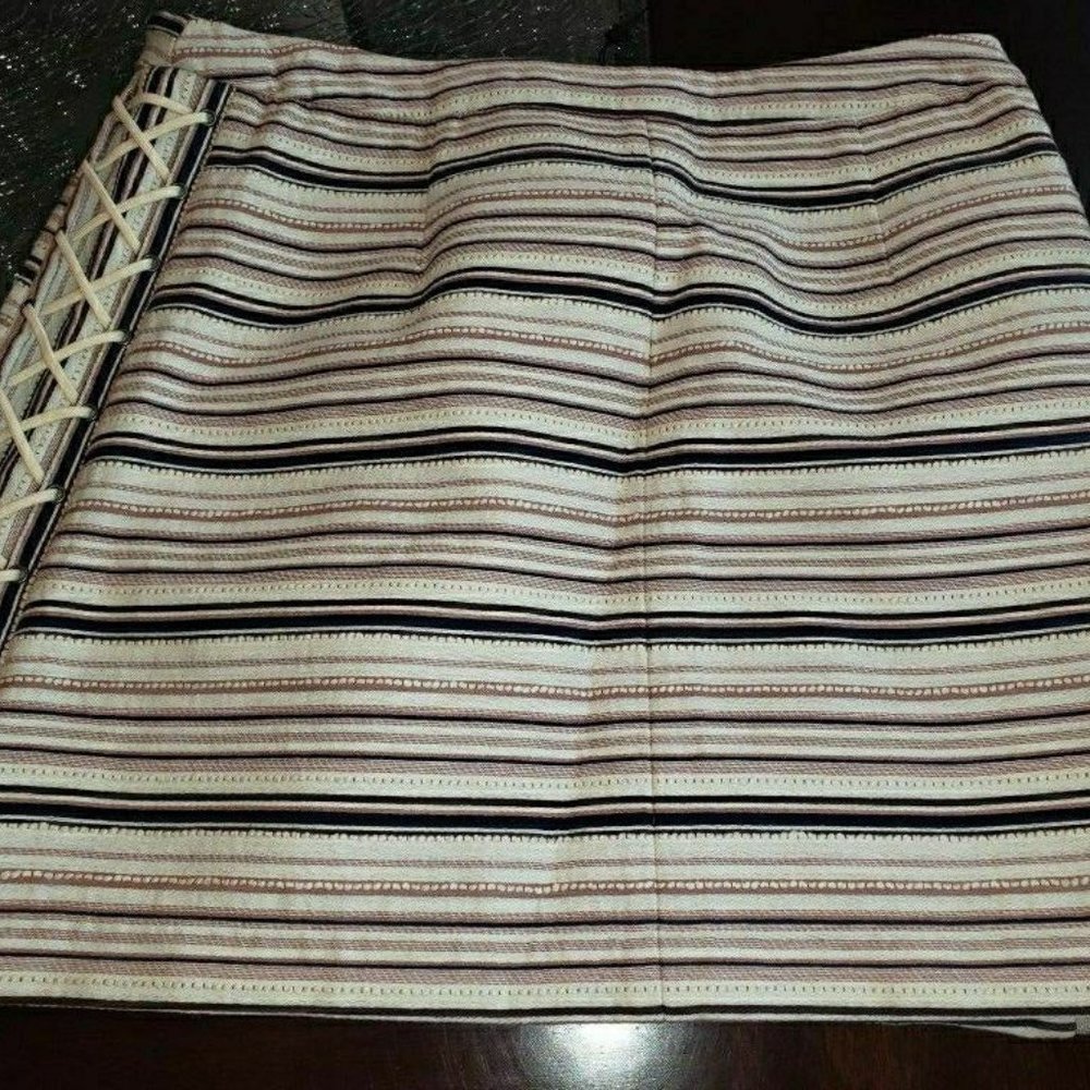 BCBG "Brittany"  short skirt size Large